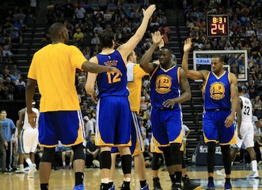 Warriors aplastan a Grizzlies