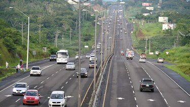Policía Nacional anuncia inversión de carriles hacia el interior por éxodo