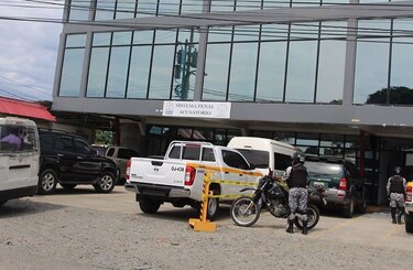 Detienen a agente de la Policía con 73 mil dólares en Bocas del Toro