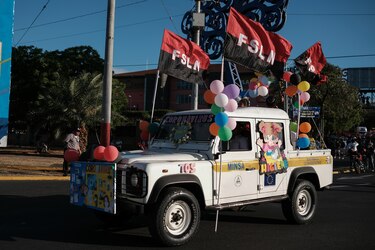 Comer callado: la vida de los empleados públicos en Nicaragua