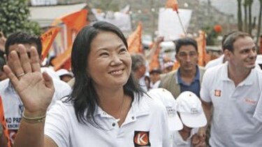 Keiko mantiene su ventaja en sondeos