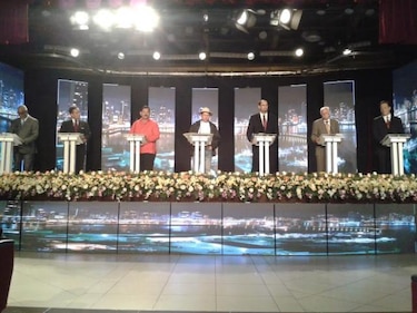 Un debate entre abucheos y ataques personales