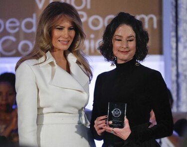 Melania Trump presenta premios a mujeres valientes