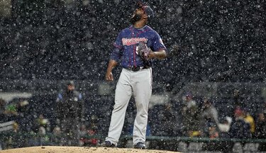 Nieve y mucho frío al iniciar la temporada en Grandes Ligas