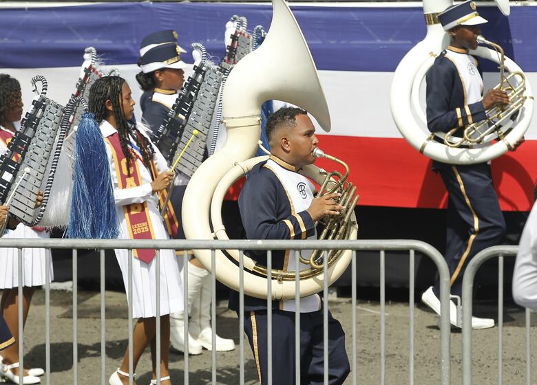 Desfiles del 5 de noviembre en Colón se desarrollan según lo programado