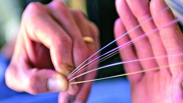 Desarrollan fibra que funciona si se estira o retuerce