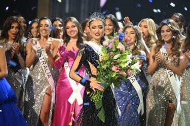 Miss Estados Unidos es coronada reina de la belleza universal