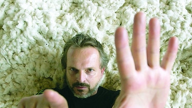 Miguel Bosé venderá en París obras de Warhol
