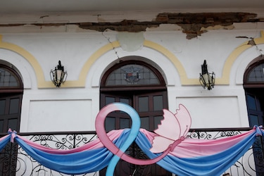 Hospitales, escuelas y estaciones de bomberos reportan daños tras el terremoto