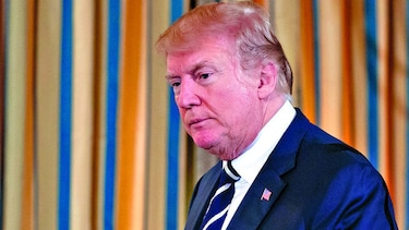 Donald Trump apoya elevar la edad mínima para comprar armas a los 21 años