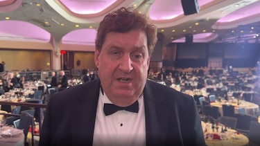 ‘En segundos todos estábamos bajo la mesa’: el testimonio del periodista de la BBC que asistía a la cena de corresponsales con Trump