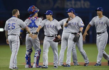 Rangers ganan el primero de la serie ante Azulejos
