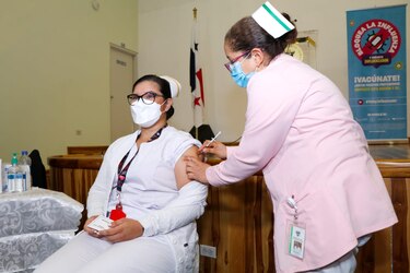 Distribuyen unas 700 mil dosis contra la influenza en 14 regiones de salud del país
