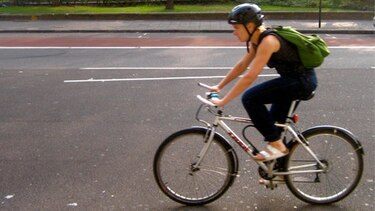 Niña se escapa de casa y pedalea en su bicicleta 400 kilómetros de Alemania a Polonia para visitar a su abuela