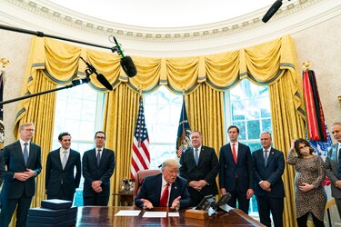 Trump anuncia que Israel y Sudán acordaron normalizar relaciones