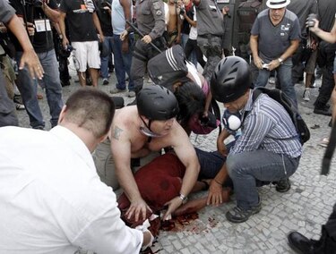 Muere camarógrafo brasileño herido en manifestación