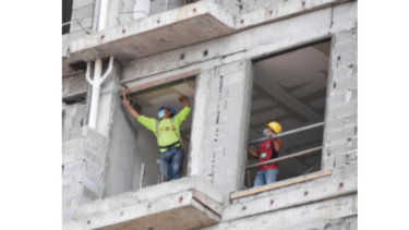 Construcción y turismo, actividades rezagadas en recuperación económica