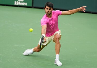Carlos Alcaraz arrolla a Medvedev, conquista Indian Wells y vuelve al número uno