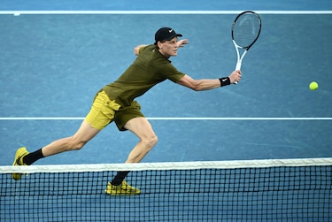 Sinner avanza sin sobresaltos y debuta con autoridad en Australia