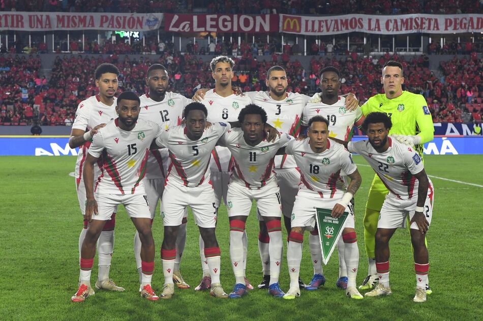 Surinam golea a El Salvador y queda muy cerca de ir a su primer mundial