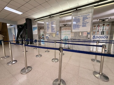 Bajo lonas: nuevos elevadores del Complejo Hospitalario están sin instalarse