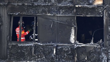 Cifra de muertos por incendio en edificio de Londres sube a 30