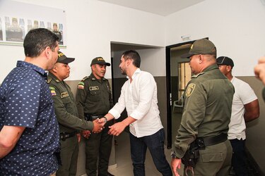 Senador colombiano denunciado por insultar borracho a la Policía pide perdón