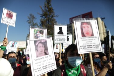 Miles salen a las calles en el mundo para pedir el fin de la violencia contra las mujeres