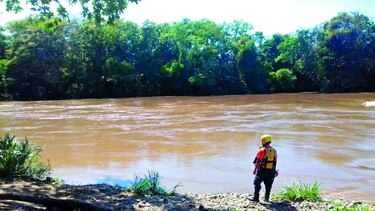 Gremios magisteriales exigen acción tras la trágica muerte de un estudiante en el río Samy