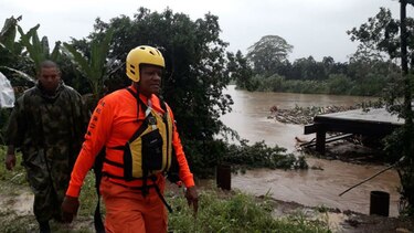 Rescatadas 25 personas por crecida del río Sixaola
