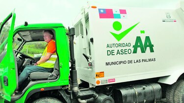 Autoridad de Aseo entrega 64 camiones