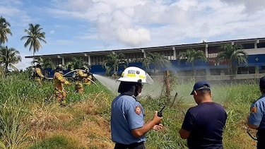 Limpian escuela en Herrera por una contaminación con agroquímico