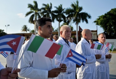Cuba envía a Italia médicos que combatieron el ébola en África