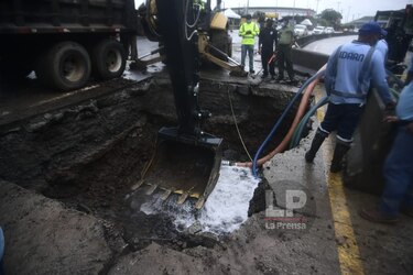 Continúan trabajos tras rotura de tubería de 72 pulgadas que tiene sin agua a los puntos altos de Panamá y San Miguelito
