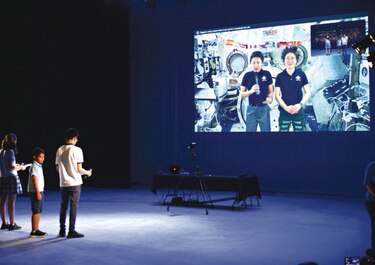 Astronautas de la NASA hablan con alumnos panameños