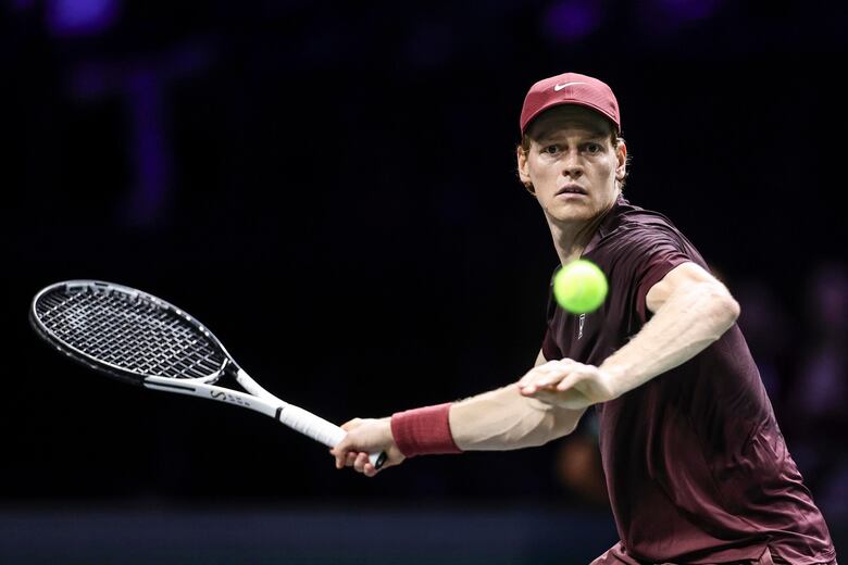 Sinner brilla en París y avanza con paso firme