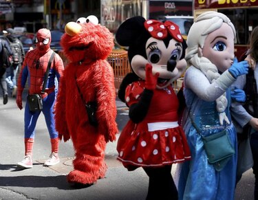 Nueva York: los personajes de Times Square deberán comportarse