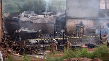 Quince muertos al estrellarse un avión en Pakistán