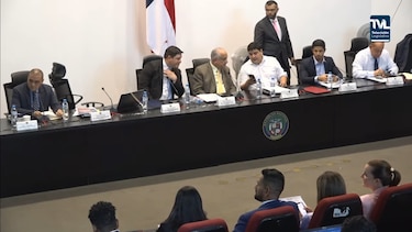 Comisión de Gobierno sesiona para analizar propuesta de ley de amnistía que beneficiaría a Martinelli y Varela.