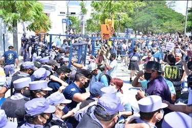 Fuertes disturbios en ciudad argentina por regreso a cuarentena estricta