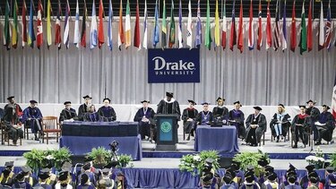 Drake, un modelo universitario distinto