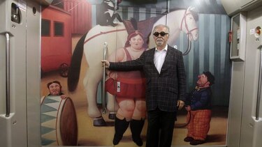 El metro de Medellín se llena con el arte circense de Fernando Botero