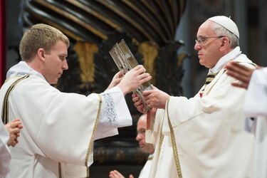 El Papa preside el rito de la Pasión de Cristo y el Vía Crucis en el Coliseo