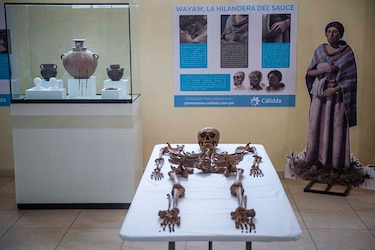 Los restos de una mujer que vivió hace 600 años maravilla a arqueólogos en Perú