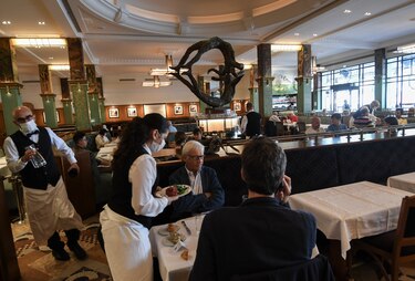 ¿Salimos a comer? Francia da un paso adelante hacia la normalidad