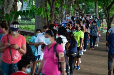 Realizan campaña de vacunación para la población en edad escolar y adolescentes en el parque Omar