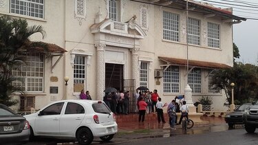 Docentes de centro básico en Coclé decretan paro de 48 horas