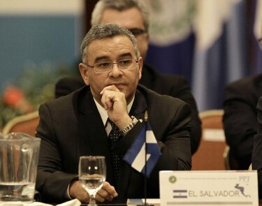 Funes dice que su plan fiscal es necesario para el nuevo Gobierno salvadoreño