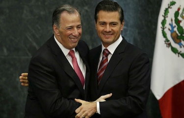 Renuncia ministro de Hacienda de México para convertirse en candidato presidencial