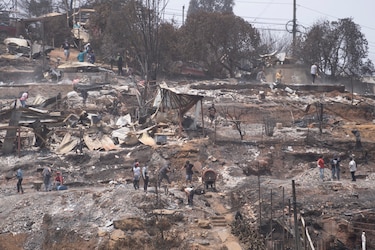 Chile combate 165 incendios activos en 10 regiones del país en otro verano mortal